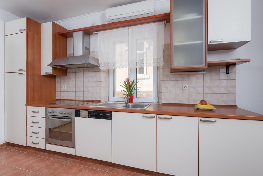 Apartments Santo Bol Rum bild