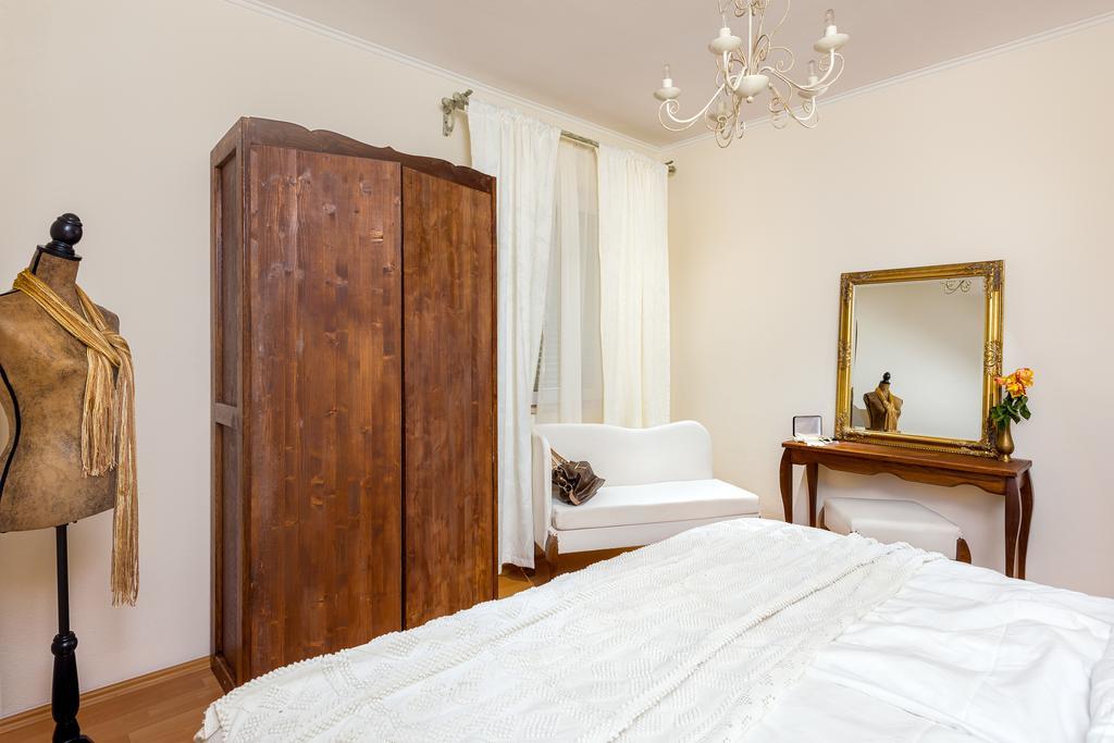 Apartments Santo Bol Rum bild