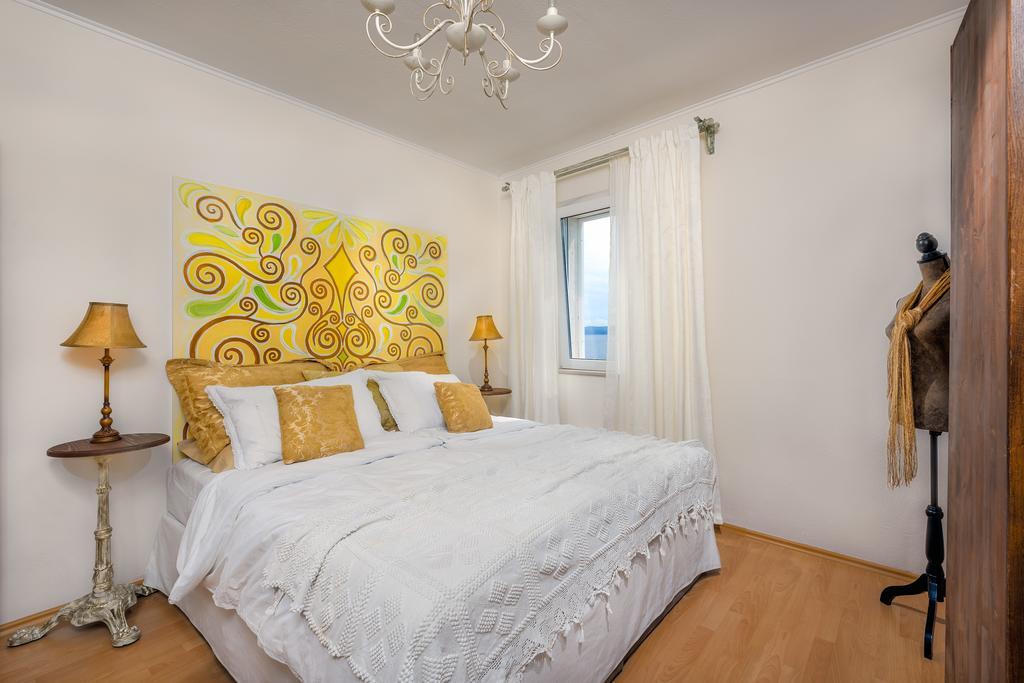 Apartments Santo Bol Rum bild
